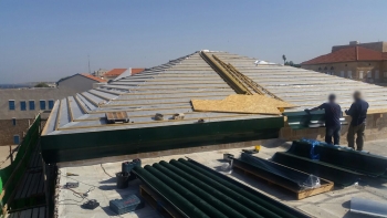גג רעפים אצל הבהאיים בעכו העתיקה